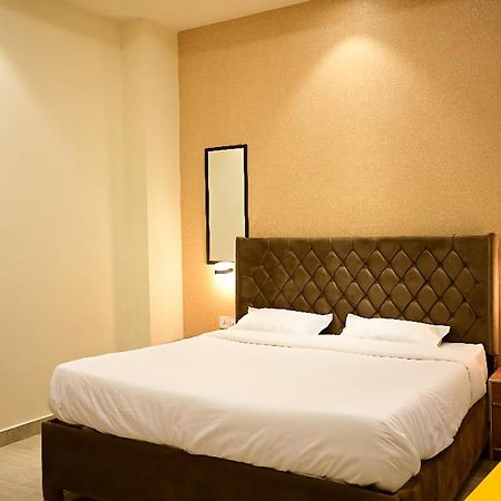 Hotel Kapson Palace Bareilly Bagian luar foto